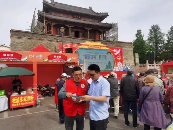 海州區(qū)：政策進廟會，服務(wù)零距離1.jpg