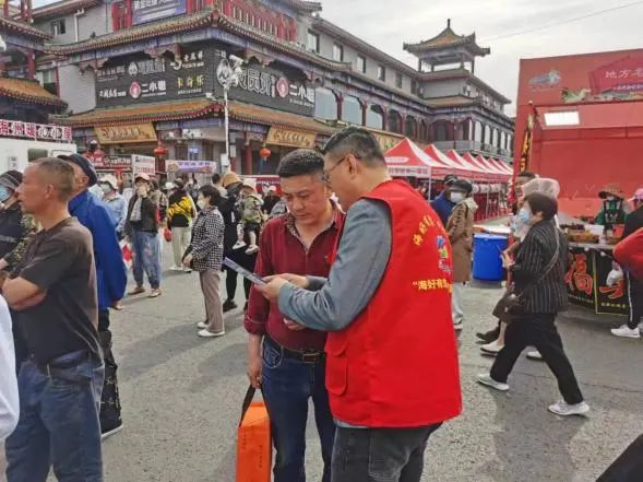 海州區(qū)：政策進廟會，服務(wù)零距離2.jpg